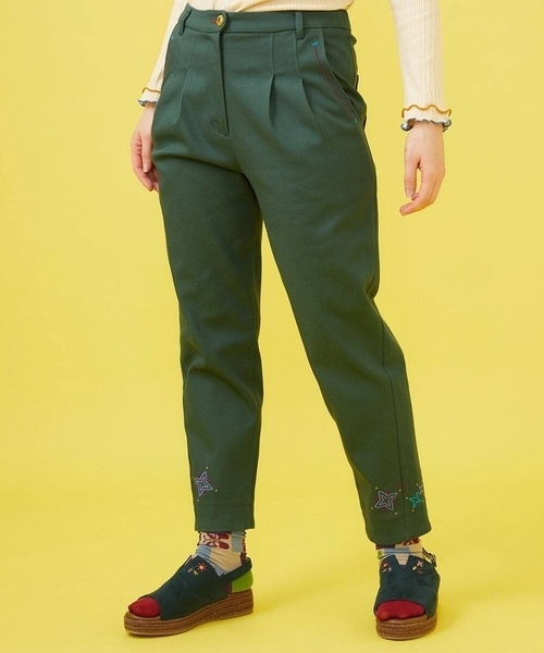 Jocomomola(ホコモモラ)の「カラーツイル 刺繍入りテーパードパンツ(その他パンツ・レディース・グリーン/イエロー・42/40)」の2枚目の写真