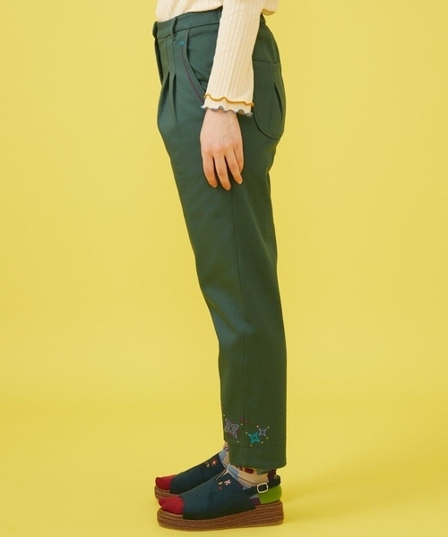 Jocomomola(ホコモモラ)の「カラーツイル 刺繍入りテーパードパンツ(その他パンツ・レディース・グリーン/イエロー・42/40)」の3枚目の写真