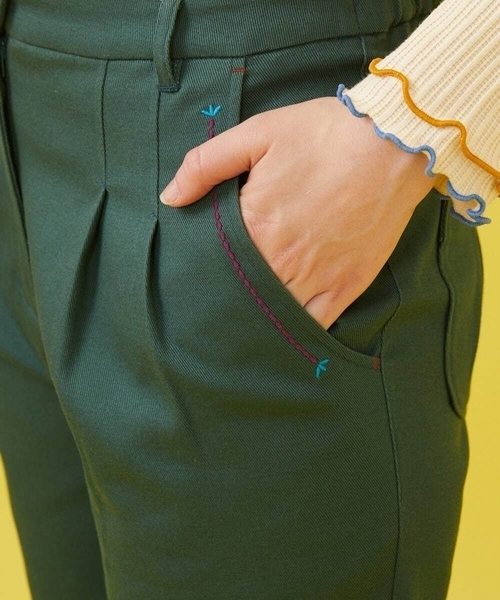 Jocomomola(ホコモモラ)の「カラーツイル 刺繍入りテーパードパンツ(その他パンツ・レディース・グリーン/イエロー・42/40)」の8枚目の写真