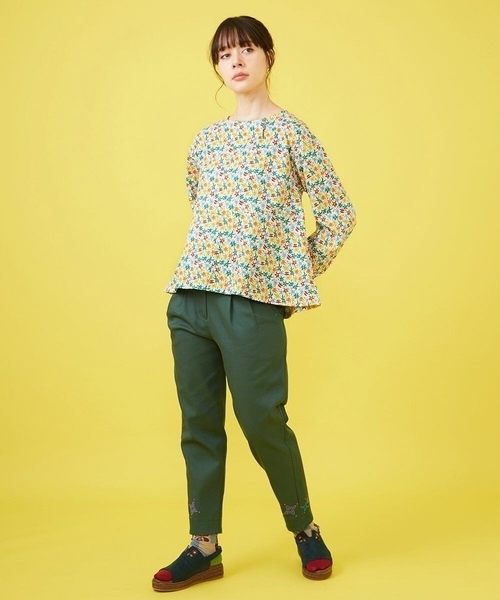 Jocomomola(ホコモモラ)の「カラーツイル 刺繍入りテーパードパンツ(その他パンツ・レディース・グリーン/イエロー・42/40)」の13枚目の写真