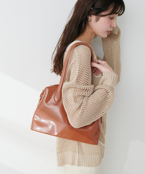 natural couture（ナチュラルクチュール）の「ミドルボストンバッグ（ショルダーバッグ・レディース・キャメル/アイボリー/ブラック・FREE）」の4枚目の写真