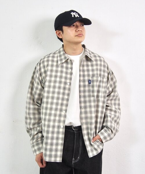 WHO'S WHO gallery（フーズフーギャラリー）の「【UNISEX/ユニセックス】FACTチェックシャツ（シャツ/ブラウス・レディース・ホワイト/ネイビー・FREE）」の3枚目の写真