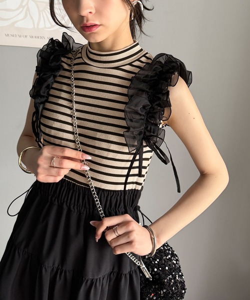 セール】【mily bilet】一枚で大人可愛く決まる。フリル切り替え