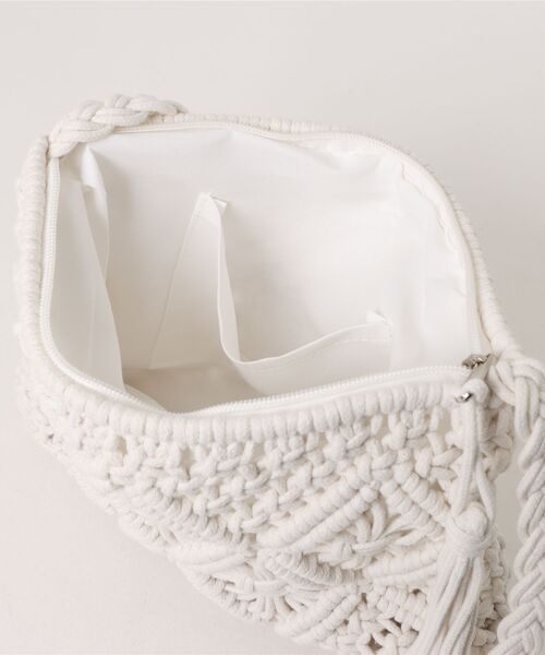 florist（フローリスト）の「タッセル付きクロシェショルダーバッグ（かごバッグ・レディース・ブラック/ライトブラウン/ホワイト・FREE）」の17枚目の写真