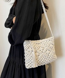 タッセル付きクロシェショルダーバッグ
