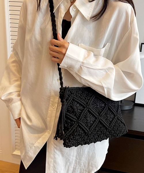 florist（フローリスト）の「タッセル付きクロシェショルダーバッグ（かごバッグ・レディース・ブラック/ライトブラウン/ホワイト・FREE）」の2枚目の写真