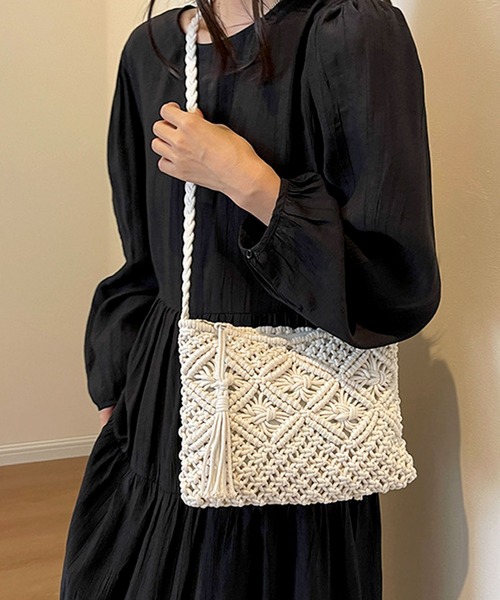 florist（フローリスト）の「タッセル付きクロシェショルダーバッグ（かごバッグ・レディース・ブラック/ライトブラウン/ホワイト・FREE）」の6枚目の写真