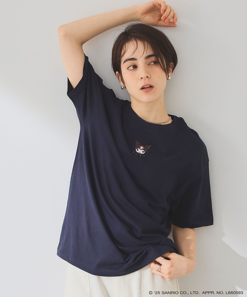 sanrio(サンリオ)の「【sanrio characters】KUROMI/クロミ刺繍デザイン半袖Tシャツ《サンリオキャラクターズ》(Tシャツ/カットソー・レディース・ネイビー/ラベンダー/オフホワイト・M/L/LL/3L)」の2枚目の写真