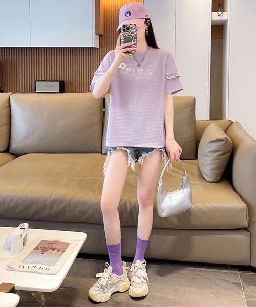 2ly2(トゥーリートゥー)の「さりげない可愛さ♪フリル&刺繍ロゴTシャツ(Tシャツ/カットソー・レディース・ブルー/アイボリー/ピンク/パープル・FREE)」の9枚目の写真