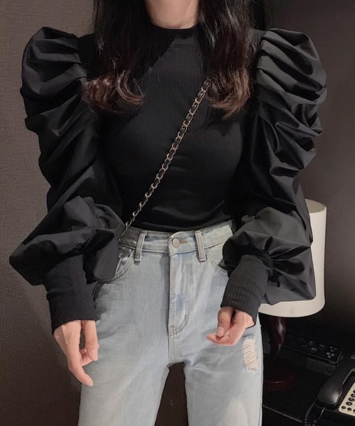 FREE STYLISTS(フリー スタイリスト)の「異素材ドッキング タックシャーリングパフスリーブ ニットブラウス(シャツ/ブラウス・レディース・ホワイト/ブラック/ボルドー/オレンジ・FREE)」の1枚目の写真