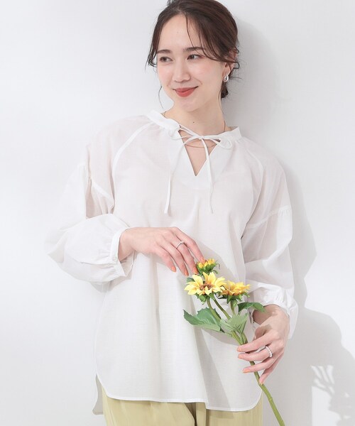 SHOO・LA・RUE（シューラルー）の「【洗える/S-LL/UV/吸水速乾】洗濯後しわになりにくいリネンブレンド ブラウス（シャツ/ブラウス・レディース・ホワイト/ピンク系/ライトイエロー系/ブルー系7・02/01/04/03）」の2枚目の写真