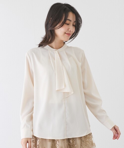 Jayro(ジャイロ)の「ボウタイブラウス(シャツ/ブラウス・レディース・ネイビー/ベージュ/ライトグレー/ホワイト・M)」の3枚目の写真