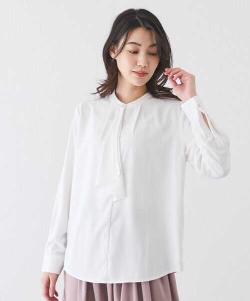 Jayro(ジャイロ)の「ボウタイブラウス(シャツ/ブラウス・レディース・ネイビー/ベージュ/ライトグレー/ホワイト・M)」の1枚目の写真