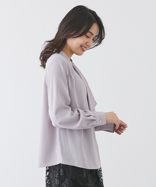 Jayro(ジャイロ)の「ボウタイブラウス(シャツ/ブラウス・レディース・ネイビー/ベージュ/ライトグレー/ホワイト・M)」の6枚目の写真