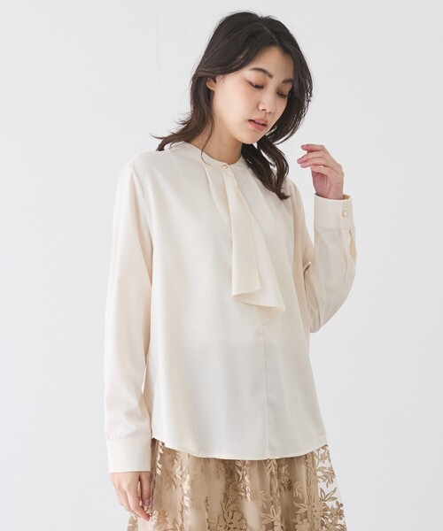 Jayro(ジャイロ)の「ボウタイブラウス(シャツ/ブラウス・レディース・ネイビー/ベージュ/ライトグレー/ホワイト・M)」の17枚目の写真
