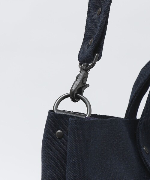 SHIPS(シップス)の「KARRI: POLY CANVAS 2WAY TOTE L(トートバッグ・メンズ・ネイビー/ライトグレー・ONE SIZE)」の8枚目の写真