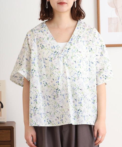 ubasoku(ウバソク)の「綿ローン リバティープリントV襟 半袖ブラウス(シャツ/ブラウス・レディース・ネイビー/ホワイト・FREE)」の11枚目の写真
