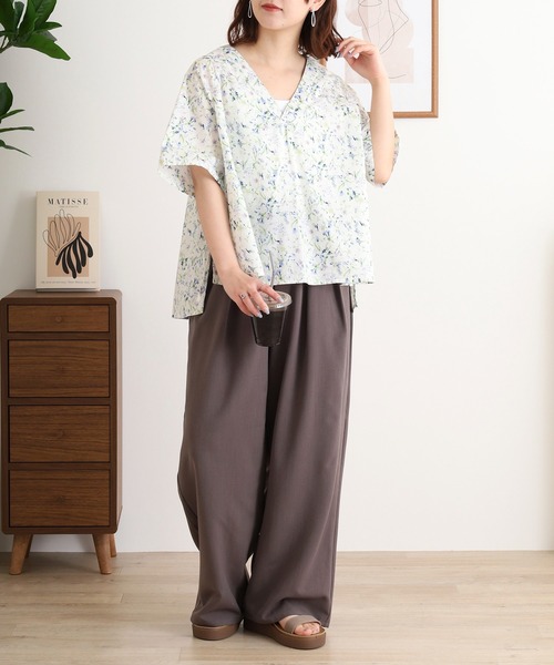 ubasoku(ウバソク)の「綿ローン リバティープリントV襟 半袖ブラウス(シャツ/ブラウス・レディース・ネイビー/ホワイト・FREE)」の6枚目の写真