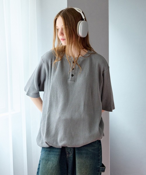 WETTEMPT（ウィテンプト）の「HENRY NECK PIGMENT WAFFLE TEE / ヘンリーネックピグメントワッフルT（Tシャツ/カットソー・メンズ・カーキ/グレー/チャコールグレー/ブラック/ベージュ/ネイビー・SMALL/MEDIUM/LARGE）」の7枚目の写真