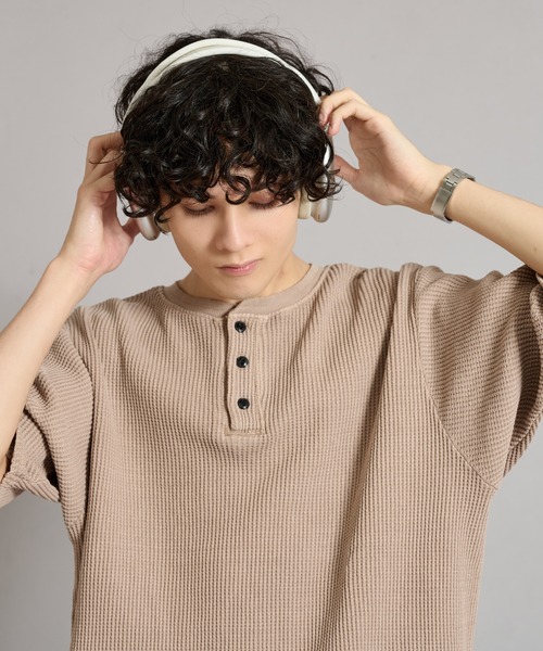 WETTEMPT（ウィテンプト）の「HENRY NECK PIGMENT WAFFLE TEE / ヘンリーネックピグメントワッフルT（Tシャツ/カットソー・メンズ・カーキ/グレー/チャコールグレー/ブラック/ベージュ/ネイビー・SMALL/MEDIUM/LARGE）」の17枚目の写真