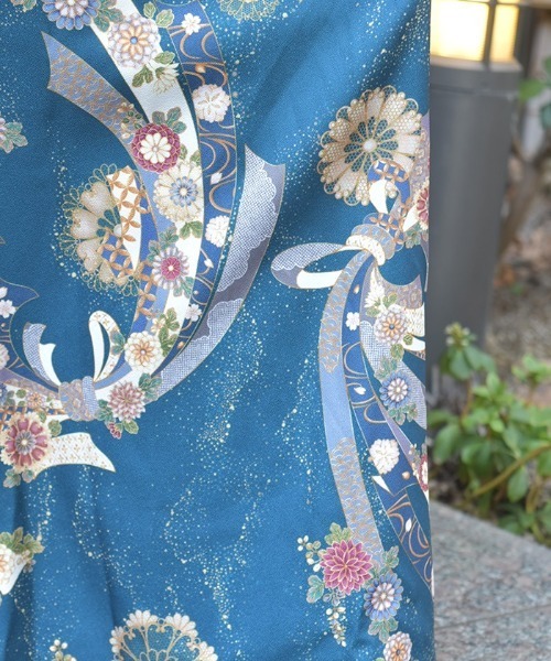 アーデムの黄色、ピンク、赤、緑、青の花柄の黒いワンピース アーデムの黄色、ピンク、赤、緑、青の花柄の黒いワンピース