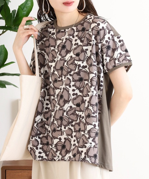 BRODIAEA(ブローディア)の「BRODIAEA リバティプリント半袖Tシャツ 大花柄×無地切り替えカットソー日本製(Tシャツ/カットソー・レディース・エメラルド/グレー/ワインレッド・40)」の4枚目の写真
