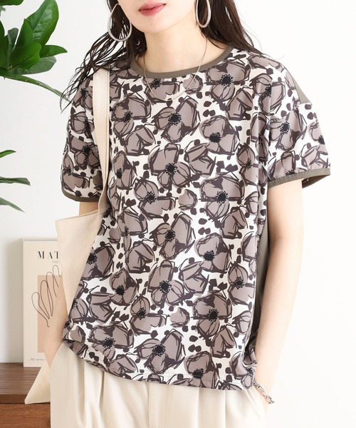 BRODIAEA(ブローディア)の「BRODIAEA リバティプリント半袖Tシャツ 大花柄×無地切り替えカットソー日本製(Tシャツ/カットソー・レディース・エメラルド/グレー/ワインレッド・40)」の5枚目の写真