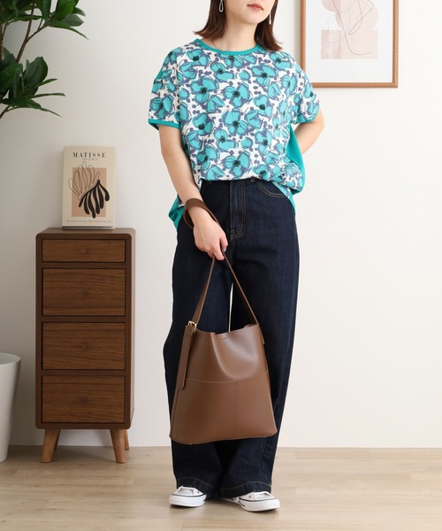BRODIAEA(ブローディア)の「BRODIAEA リバティプリント半袖Tシャツ 大花柄×無地切り替えカットソー日本製(Tシャツ/カットソー・レディース・エメラルド/グレー/ワインレッド・40)」の11枚目の写真