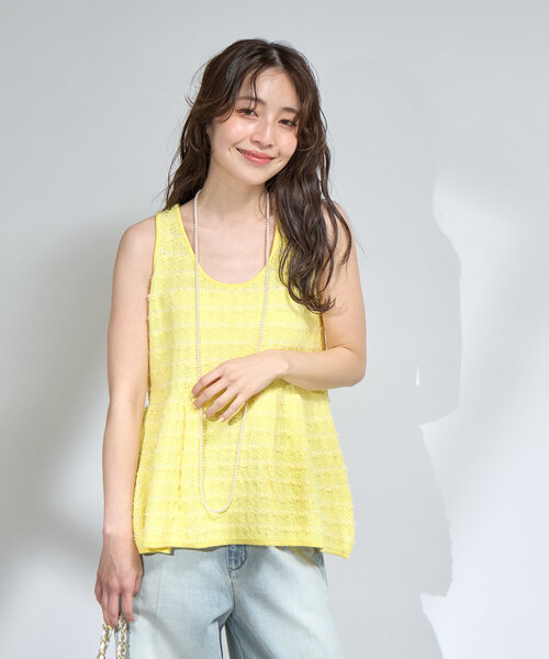 La boutique BonBon（ラブティックボンボン）の「【きれい目カジュアル】ツイードノースリペプラムニット（ベスト・レディース・ホワイト/イエロー・FREE）」の3枚目の写真