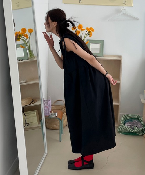 HEILIS(ヘイリス)の「ノースリーブギャザーロングワンピース/ノースリーブ 肩リボン ワンピース ミドル丈 ロング 夏服 春服 秋服 韓国 ノームコア カジュアル シティガール ホワイト ブラック 無地(ワンピース・レディース・ブラック/オフホワイト・FREE)」の7枚目の写真