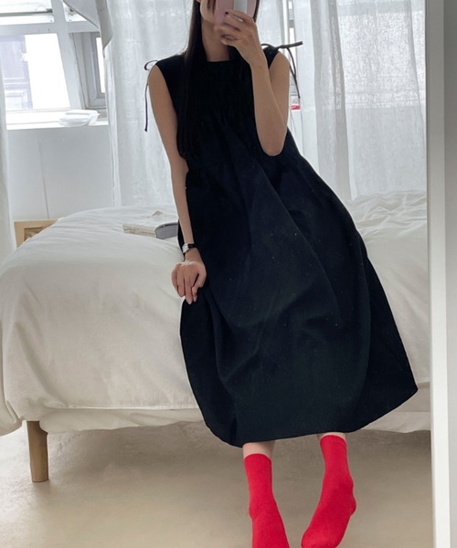 HEILIS(ヘイリス)の「ノースリーブギャザーロングワンピース/ノースリーブ 肩リボン ワンピース ミドル丈 ロング 夏服 春服 秋服 韓国 ノームコア カジュアル シティガール ホワイト ブラック 無地(ワンピース・レディース・ブラック/オフホワイト・FREE)」の9枚目の写真