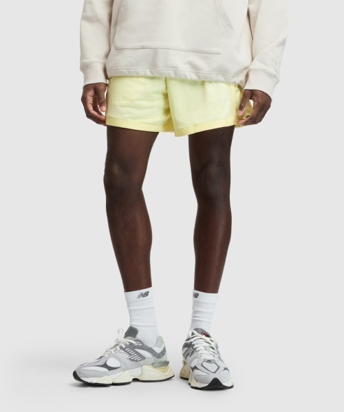 Kinetics(キネティクス)の「New Balance Klutch Men's Tricot Short(ニューバランス クラッチ トリコット ショート)(その他パンツ・メンズ・イエロー系/ブラック・MEDIUM/LARGE/X-LARGE/SMALL/XX-LARGE)」の2枚目の写真