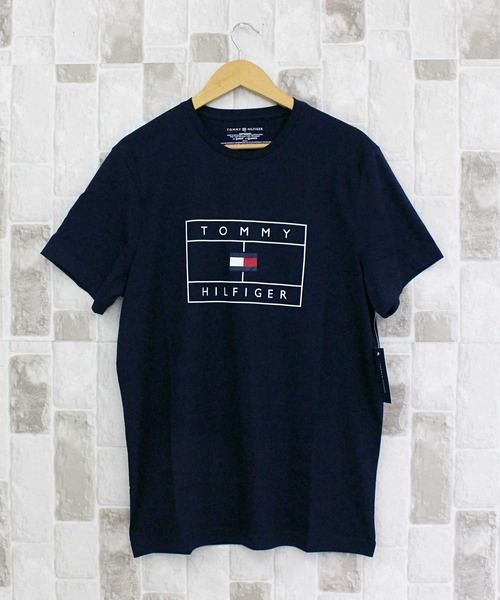 TOMMY HILFIGER(トミーヒルフィガー)の「フラッグモチーフグラフィッククルーネック Tシャツ(Tシャツ/カットソー・メンズ・ネイビー/ホワイト・M/L/XL)」の2枚目の写真