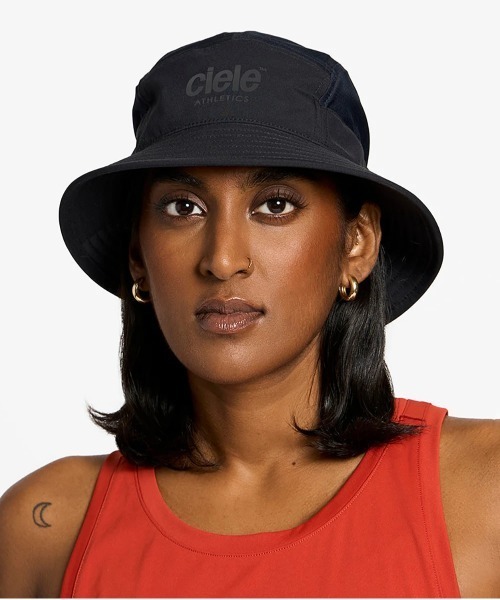 go slow caravan（ゴースローキャラバン）の「Ciele/シエル　Athletics GO Bucket-Comp-Athletics（ハット・メンズ・ブラック/レッド・FREE）」の2枚目の写真