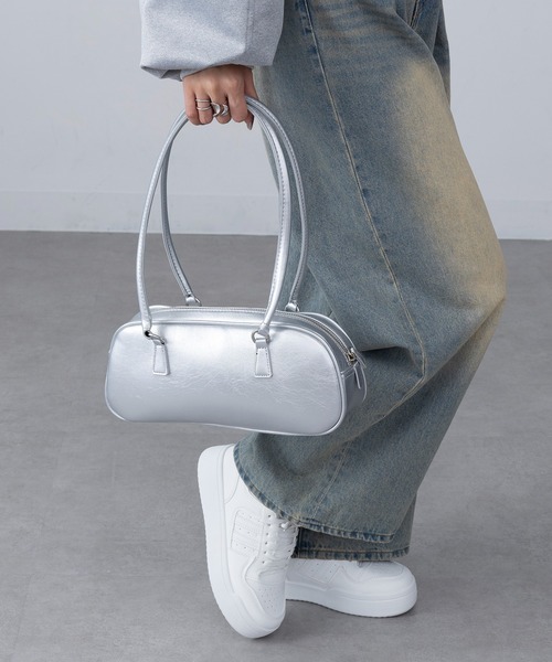 MAGASIN DE MODE Onjna(マガジンデモードオンジェナ )の「【MAGASIN DE MODE Onjna】PUレザー ロングハンドルボストンバッグ 横長 ワイド 韓国風 KNF-TP(ボストンバッグ・レディース・シルバー/ブラック/レッド・FREE)」の12枚目の写真