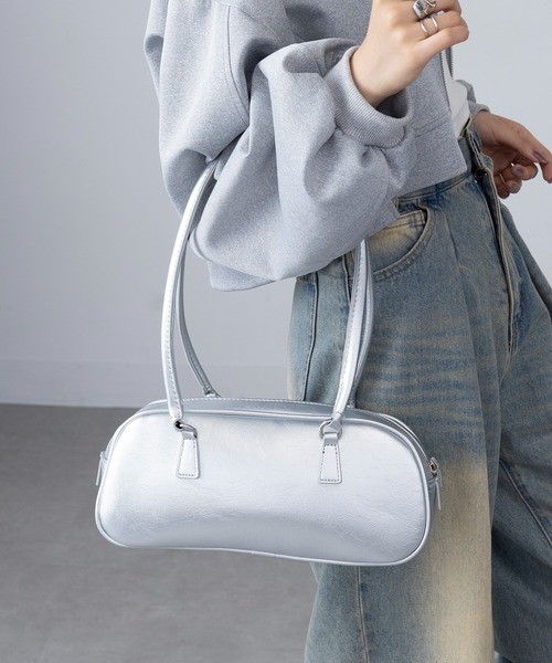MAGASIN DE MODE Onjna(マガジンデモードオンジェナ )の「【MAGASIN DE MODE Onjna】PUレザー ロングハンドルボストンバッグ 横長 ワイド 韓国風 KNF-TP(ボストンバッグ・レディース・シルバー/ブラック/レッド・FREE)」の10枚目の写真