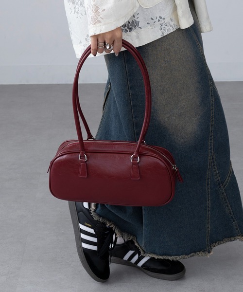 MAGASIN DE MODE Onjna(マガジンデモードオンジェナ )の「【MAGASIN DE MODE Onjna】PUレザー ロングハンドルボストンバッグ 横長 ワイド 韓国風 KNF-TP(ボストンバッグ・レディース・シルバー/ブラック/レッド・FREE)」の5枚目の写真