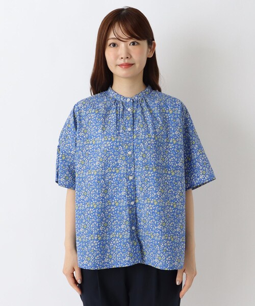 one'sterrace(ワンズテラス)の「綿ローンリップル 小花柄 6分袖ブラウス(シャツ/ブラウス・レディース・ブルー系その他7/アイボリー系8/ブラック系8・02)」の9枚目の写真