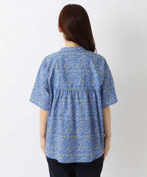 one'sterrace(ワンズテラス)の「綿ローンリップル 小花柄 6分袖ブラウス(シャツ/ブラウス・レディース・ブルー系その他7/アイボリー系8/ブラック系8・02)」の7枚目の写真