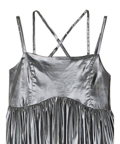 Ameri(アメリ)の「MEDI LEATHER LIKE VOLUME CAMI DRESS(ワンピース・レディース・シルバー/ベージュ/ブラック・SMALL/MEDIUM)」の17枚目の写真
