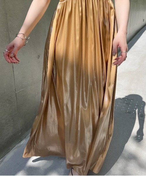 Ameri(アメリ)の「MEDI LEATHER LIKE VOLUME CAMI DRESS(ワンピース・レディース・シルバー/ベージュ/ブラック・SMALL/MEDIUM)」の9枚目の写真