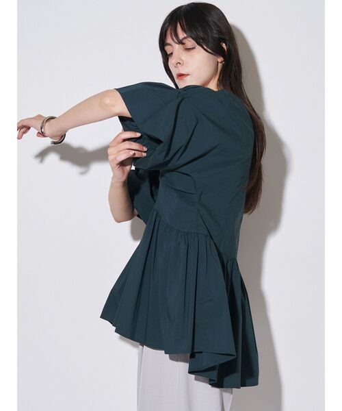 ELENDEEK(エレンディーク)の「ギャザーバルーンペプラムブラウス(シャツ/ブラウス・レディース・グリーン/ブラック/ライトブルー・FREE)」の20枚目の写真
