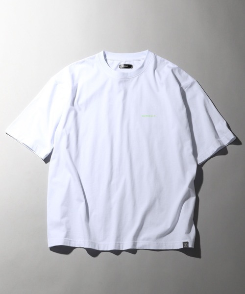 NUMERALS（ヌメラルズ）の「【NUMERALS】バックロゴプリントTEE（Tシャツ/カットソー・メンズ・オフホワイト/ブラック/パープル・MEDIUM/LARGE）」の4枚目の写真