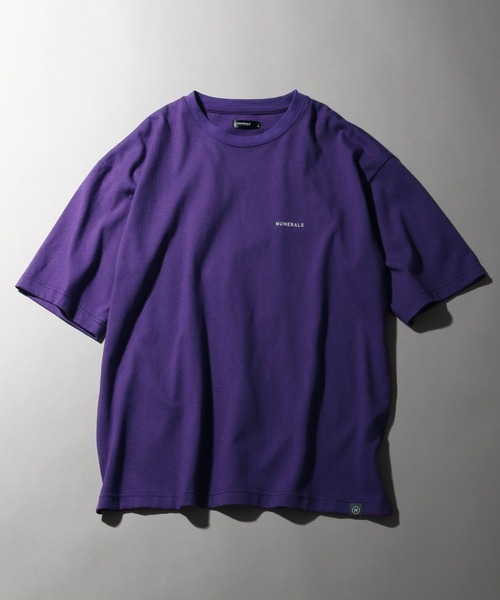 NUMERALS（ヌメラルズ）の「【NUMERALS】バックロゴプリントTEE（Tシャツ/カットソー・メンズ・オフホワイト/ブラック/パープル・MEDIUM/LARGE）」の6枚目の写真