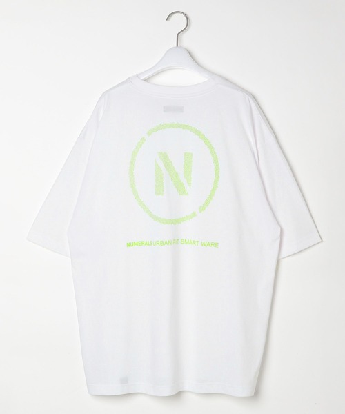 NUMERALS（ヌメラルズ）の「【NUMERALS】バックロゴプリントTEE（Tシャツ/カットソー・メンズ・オフホワイト/ブラック/パープル・MEDIUM/LARGE）」の8枚目の写真