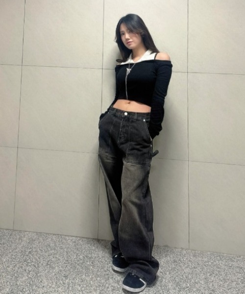 Vini（ヴィニ）の「【Vini】バイオウォッシュド カーペンター ワイドデニムパンツ（デニムパンツ・レディース・ライトブルー/ブラック/インディゴブルー・LARGE/MEDIUM/X-LARGE）」の5枚目の写真