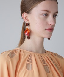 ADORE（アドーア）の「マーブルアクリルペタルイヤリング（イヤリング）」