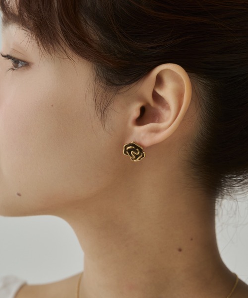 セール】【 金属アレルギー対応 】 フラワーモチーフピアス サージカル