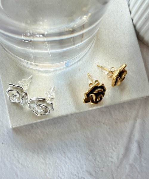 セール】【 金属アレルギー対応 】 フラワーモチーフピアス サージカル