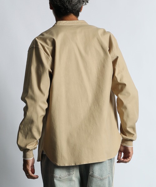 The DUFFER of ST.GEORGE（ザダファーオブセントジョージ）の「NO COLLAR RIBBED SHIRT：製品染め バックサテン ノーカラー リブ袖シャツ（シャツ/ブラウス・メンズ・ネイビー/カーキブラウン・X-LARGE/LARGE/MEDIUM/SMALL）」の8枚目の写真